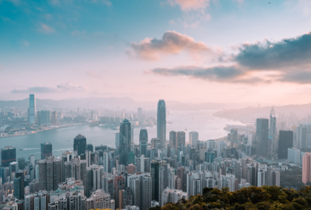 Hongkong ingyenes repülőjegyeket osztogat – bedőltek a légitársaságok weboldalai