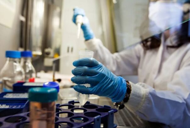 Esélyt adhat a hosszabb életre a rákos betegeknek egy új kísérleti gyógyszer, a hajhullást is megelőzi