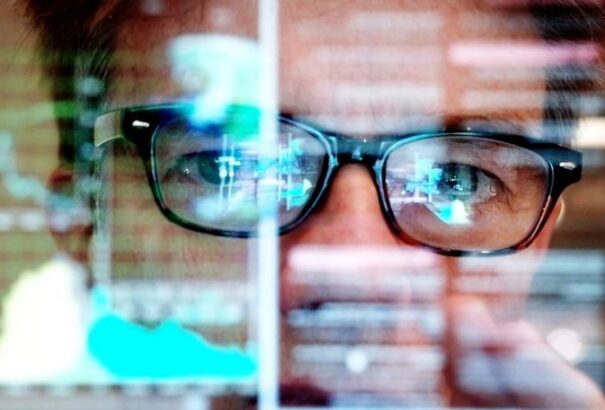 Lehallgatókészüléket találtak az egészségügyi minisztérium államtitkárának irodájában