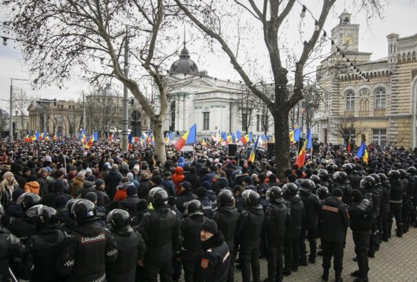 Moldova az orosz puccsfenyegetés árnyékában a román nyelvet tette hivatalos államnyelvvé