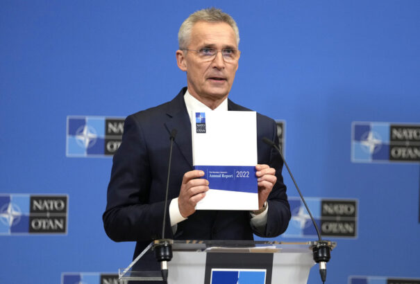 Stoltenberg óva intette Kínát attól, hogy fegyvereket adjon Oroszországnak