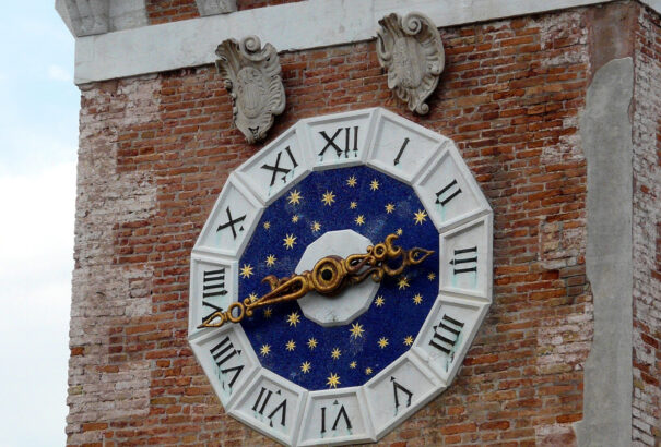 Óraátállítás 2023: Kezdődik a nyári időszámítás