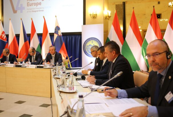 V4-tagországok: A külső határ védelme a legjobb megoldás az illegális migrációra