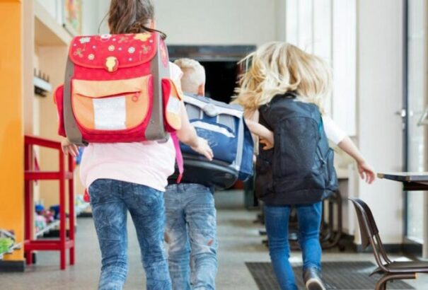 Tízezer iskolatáskát küldött a Rákóczi Szövetség külhoni magyar iskolákba