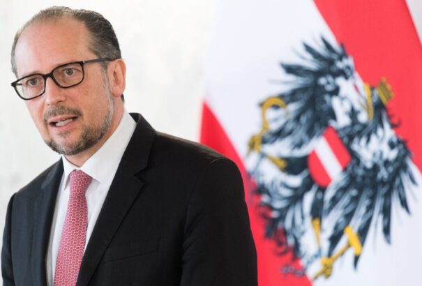 Osztrák külügyminiszter: „A schengeni övezet már nem működik”