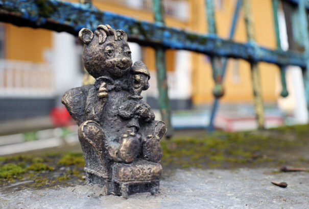 Miniszobrot avattak a TV Maci tiszteletére Ungváron