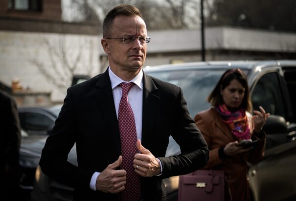 Szijjártó Pressmannek: Mi egy ország vagyunk, kéretik nem gyarmatként tekinteni ránk!