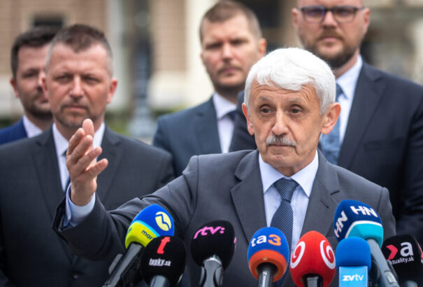 Dzurinda bejegyeztetheti pártját, összegyűjtötte a szükséges számú aláírást