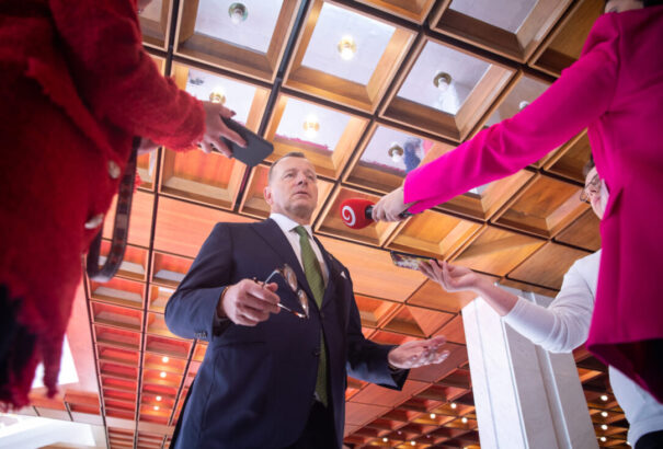 Kollár nem húzza az időt, amint lehetséges, kiírja a választásokat