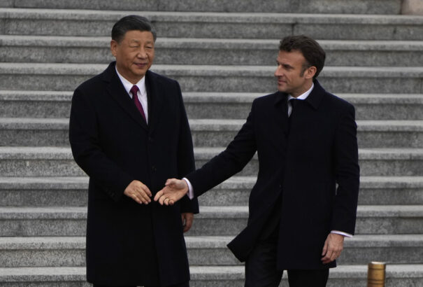 Macron: Számítok Hszi Csin-pingre, hogy észhez téríti Oroszországot