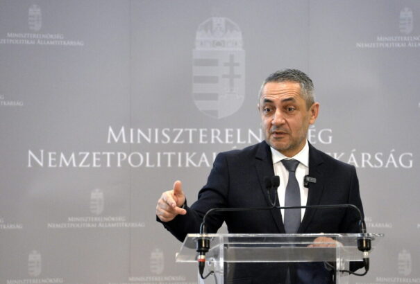 Potápi Árpád János: 100 ezer forintra nő a külhoni magyar gyermekek oktatási-nevelési támogatása