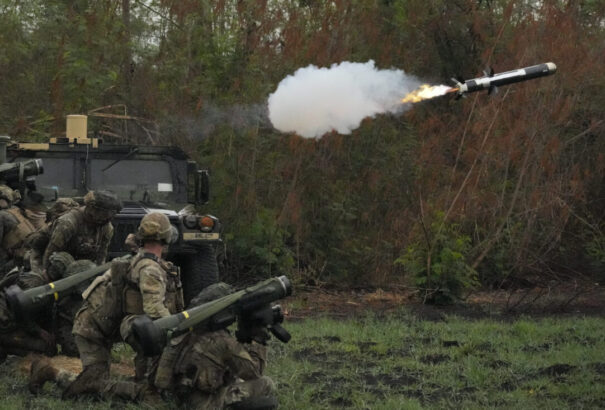 SIPRI: Rekordtempóban emelkedtek a globális hadi kiadások 2022-ben