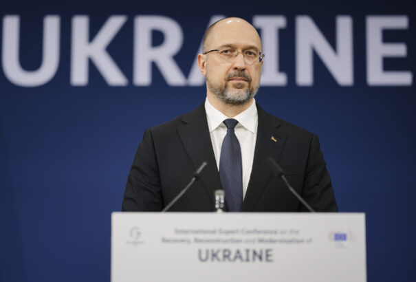 Az ukrán miniszterelnök Kanadába utazott, hogy lőszert és harci járműveket kérjen