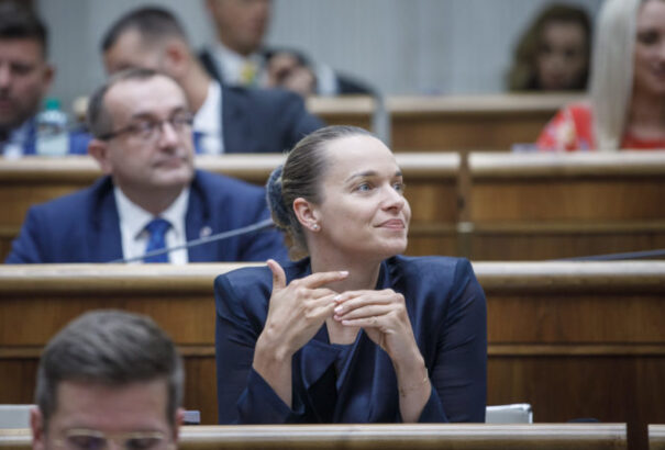 Tabák a gyalogosok elsőbbségét javasolja akkor is, amikor még csak átmenni készülnek a gyalogátkelőhelyen