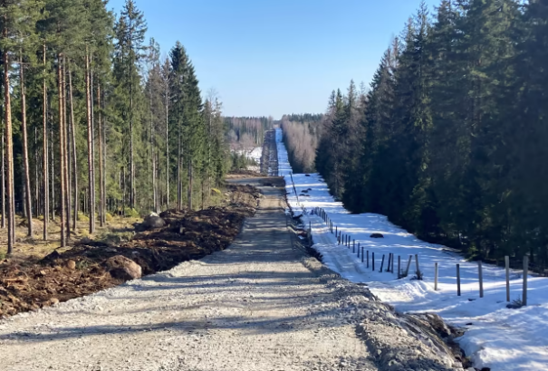 Finnország megkezdte a határkerítés építését Oroszországgal közös határán