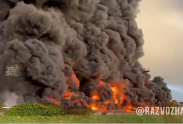 Ukrán dróntámadás következtében kigyulladt egy üzemanyagtartály Szevasztopolban