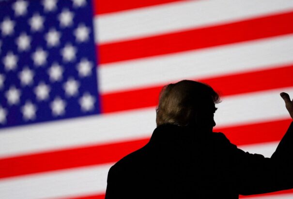 Nem fogják megbilincselni Donald Trumpot, aki kedden áll a bíróság elé New Yorkban