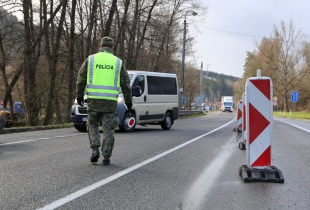 Szerdától ideiglenesen visszaállítják a határellenőrzéseket