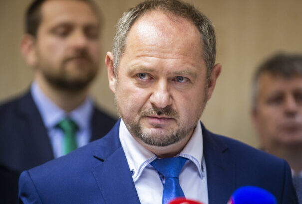 Simon: Heger nem tud kormányozni, ezért nem akarunk vele egyesülni, de Dzurinda pártjának sem leszünk a részesei