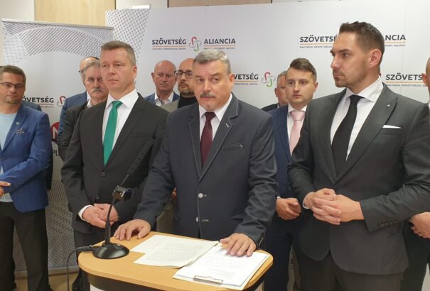 Hová tűnt Halász Béla? Milyen tanácsot illene megfogadnia Bacsónak? – Íme, a Szövetség teljes választási listája