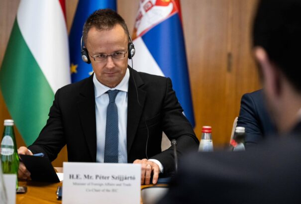 Szijjártó Péter: Új kőolajvezeték épül Magyarország és Szerbia között