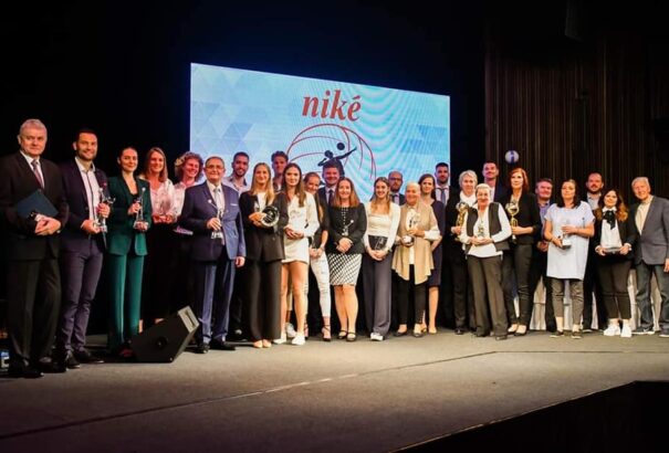 A komáromi röplabdások lettek a 2022-es év csapata