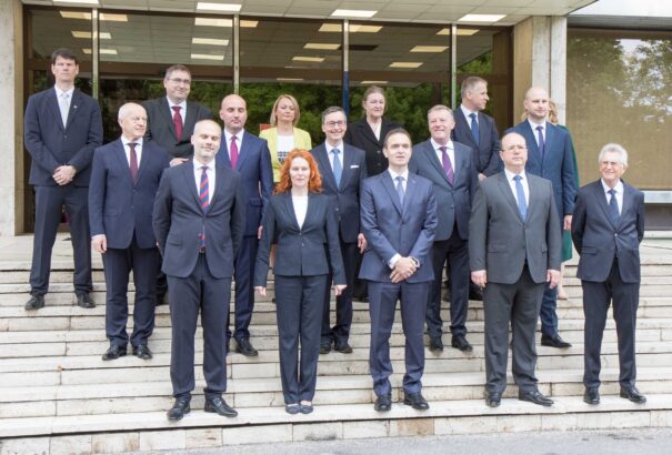 Az új kormányfő ismertette az első prioritásokat és elveket, amelyekhez a kormány tartani fogja magát