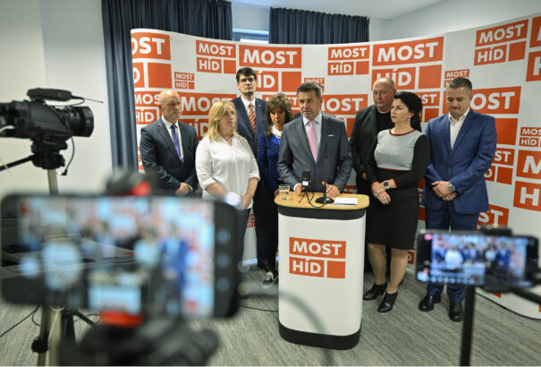 A történelem ismétli önmagát, ebből áll majd a Most-Híd 2023 sárdobálós kampánystratégiája
