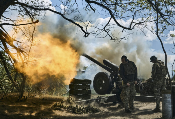 Háború Európában: Az oroszok elismerték, hogy hátrálnak Bakhmutban. Az ukránok Luhanszk megyét lőtték