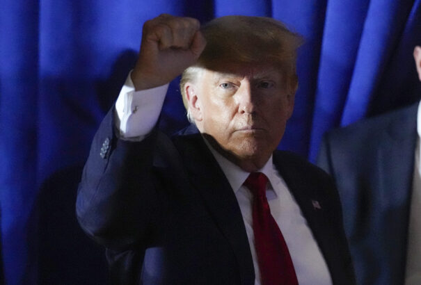 Donald Trumpot dollármilliós kártérítés megfizetésére ítélte a bíróság az 1996-os zaklatási ügyében