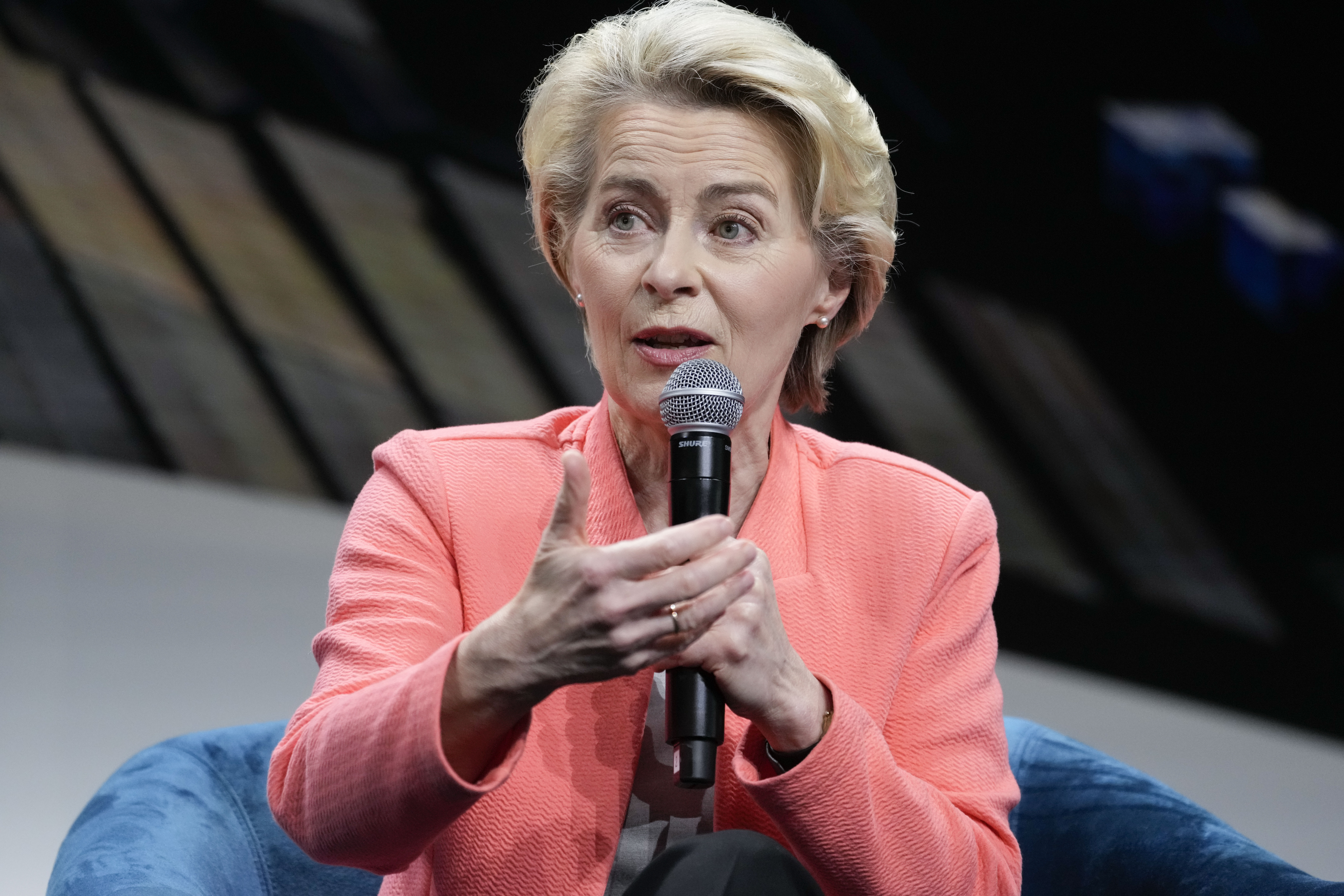 Von der Leyen szerint az EU „határozott fellépésének” köszönhető a járvány vége
