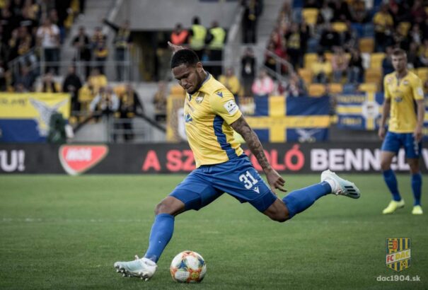 Elhagyja a DAC-ot Eric Davis