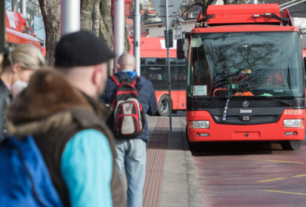 Júliustól 20 százalékkal drágulnak a menetjegyek a pozsonyi tömegközlekedésen