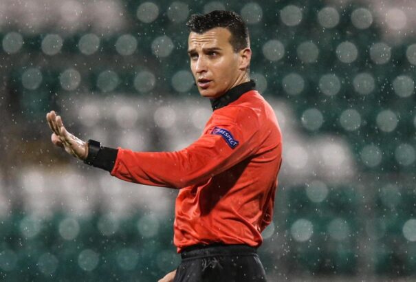 Így büntették meg a DAC-Slovant botrányosan vezető bírót