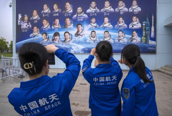 Kína embert juttatna a Holdra még 2030 előtt