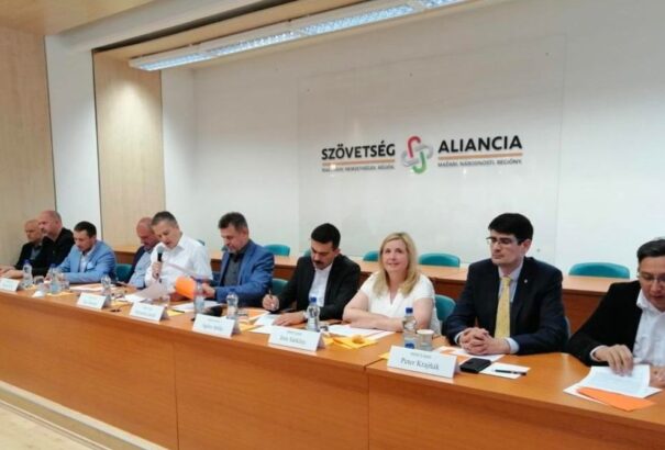 Ülésezik a Most-Híd: Világival összhangban jöhet az utolsó figyelmeztetés az MKP számára