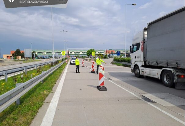 Karambol miatt lezárták a szlovák-cseh határt