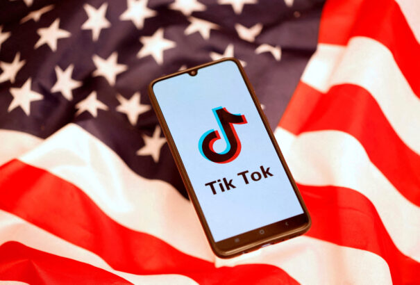 Megszavazta az amerikai képviselőház a TikTok betiltását célzó törvényt