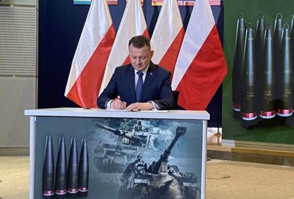 Lengyelország „több százezer” tüzérségi lövedék beszerzéséről döntött