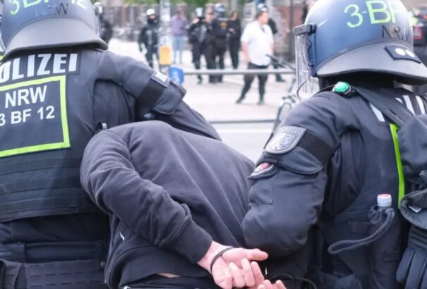 50 rendőr sérült meg az éjszakai zavargásokban a kelet-németországi Lipcsében