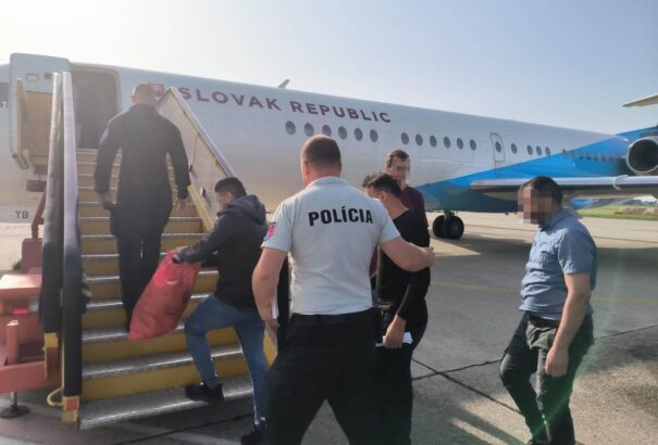 Illegális migránsokat toloncolt ki Szlovákia