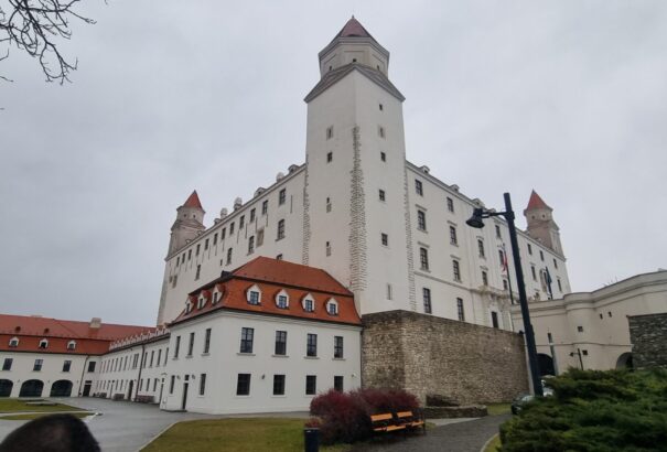 B9-csúcs Pozsonyban, érkezik a NATO-főtitkár is