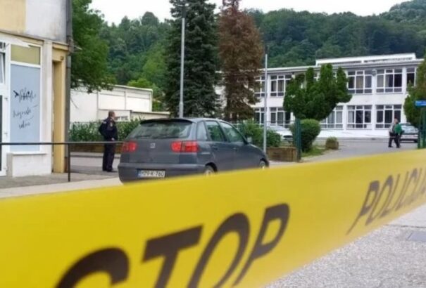 Általános iskolai lövöldözés: egy tizenéves diák nyakon lőtte tanárát Bosznia-Hercegovinában