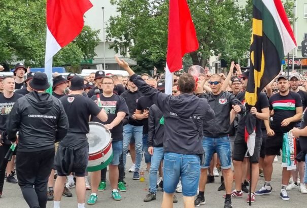 Így vonul a magyar tábor Montenegróban, Podgoricában (képek, videó)