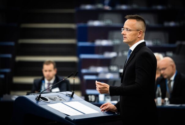 Szijjártó Péter: nincs rendjén, hogy az EU minden pénzt Ukrajnának akar adni