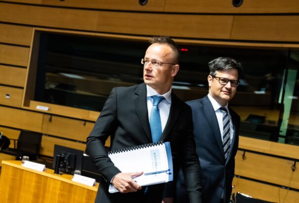 Szijjártó: az Európai Unióban továbbra is az ukrajnai háború katonai megoldását sürgetik