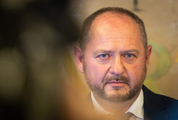 Simon helyeket kínált fel az MF listáján a Modrí-Most-Hídnak és a Demokratinak