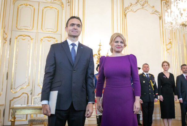 Visszahívta, majd újra kinevezte az Ódor-kormányt az államfő