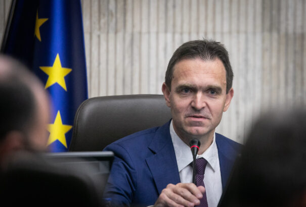 Ódor Lajos kormányfő: „Mi nem kereskedők vagyunk, hanem szakértők”