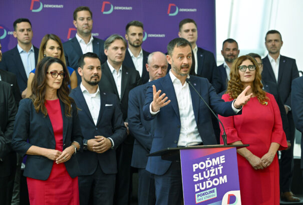 A Demokraták megpróbálják leváltani Kollárt a volt élettársa ellen elkövetett testi sértés miatt